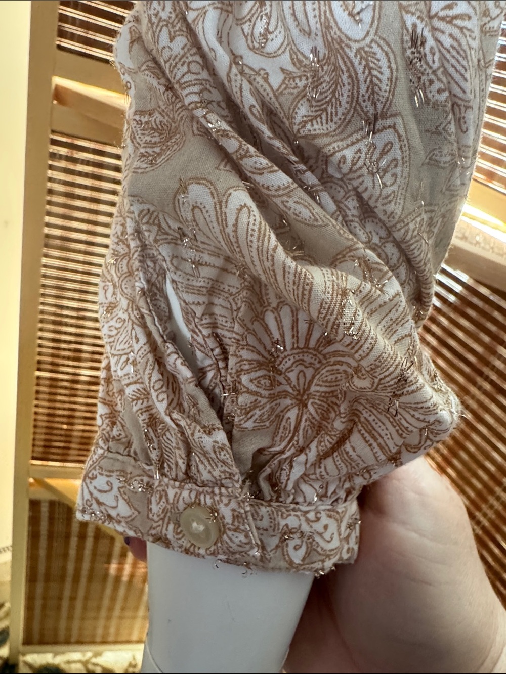 LOFT Beige Floral Split-Neck Blouse N0349 - Picture 4 of 5